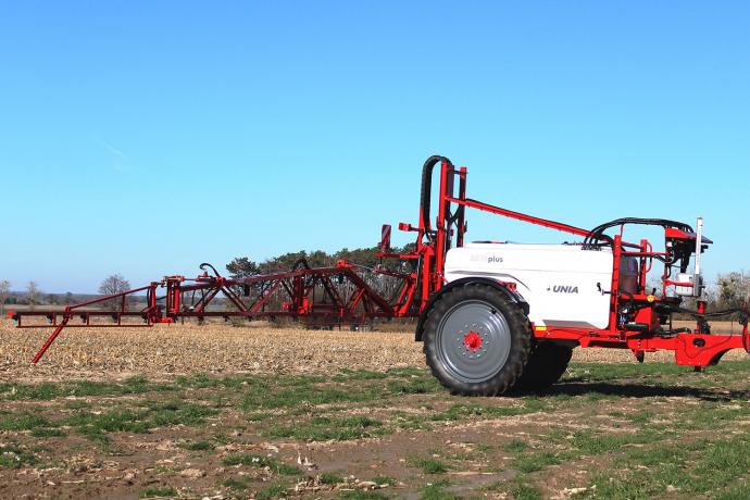 opryskiwacz_polowy_przyczepiany_unia_plus_rex_2518_2