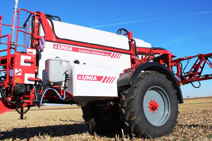 opryskiwacz_polowy_przyczepiany_unia_europa_premium_6027_6