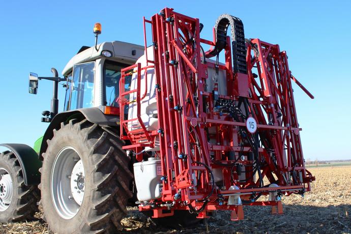 opryskiwacz_polowy_zawieszany_unia_rex_1215_1