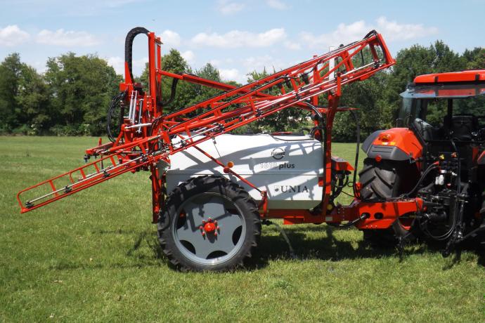 opryskiwacz_przyczepiany_unia_plus_1618_1