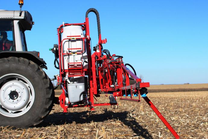 opryskiwacz_polowy_zawieszany_unia_rex_1215_5