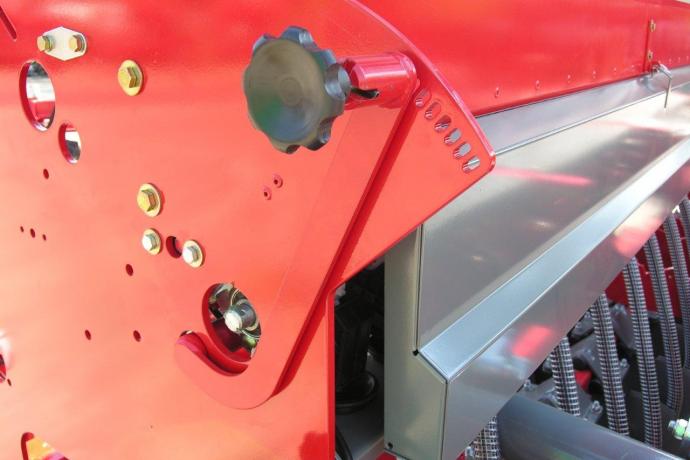 amber_1200_regulacja_dna_aparatu_wysiewajacego